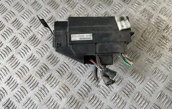 Subaru Impreza II Fuse box set 82231FE000 MB500100B
