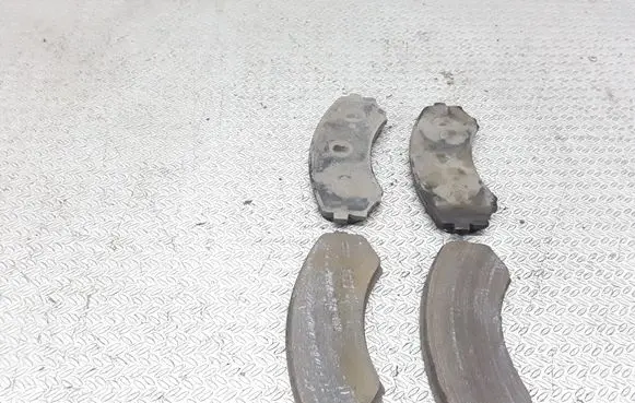 Mitsubishi Pajero Brake pads (front) 
