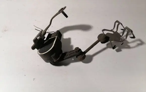 Mercedes-Benz E W213 Air suspension front height level sensor A2229050503 1037 290216