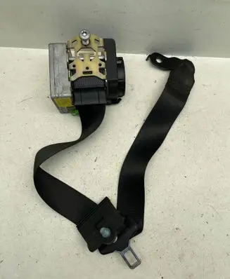Mercedes-Benz C W203 Front seatbelt 2018680222 26758