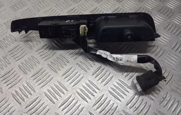 Mitsubishi Outlander Electric window control switch MR502239