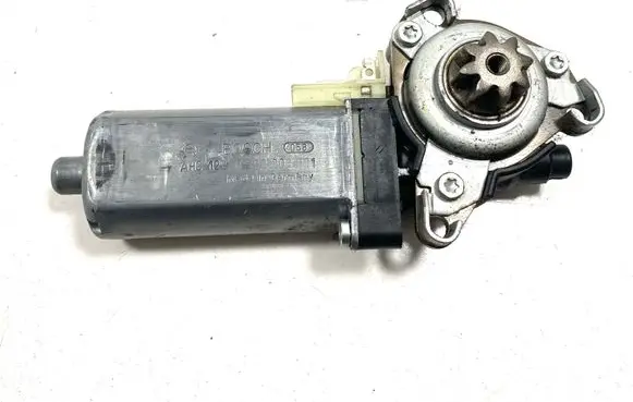Mercedes-Benz GLK (X204) Seat adjustment motor 82028922 820289224 0390203001