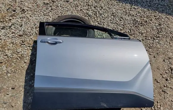 Toyota C-HR I Front door