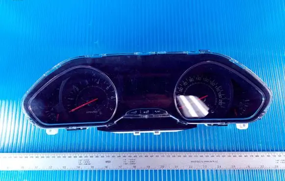 Peugeot 208 Speedometer (instrument cluster) 9801904780