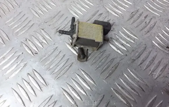 Volkswagen Polo III 6N 6N2 6NF Turbo solenoid valve 028905283F
