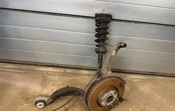Jaguar XE Front wheel hub spindle knuckle ZWOTNICA