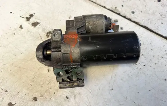 BMW X1 E84 Starter motor 1005831596