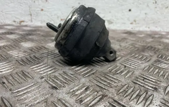 BMW 5 E39 Engine mount bracket 