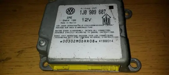 Volkswagen PASSAT B5 Airbag control unit/module 1J0909607 5WK4199