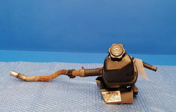 Power steering fluid tank/reservoir