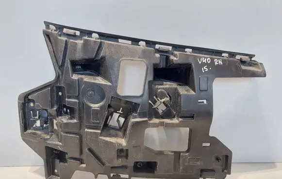Front bumper mounting bracket