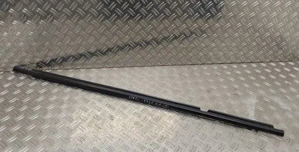 Toyota Corolla Verso E121 Rear door glass trim molding