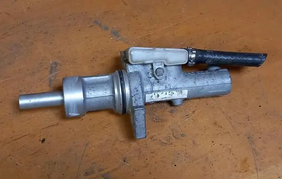 Mercedes-Benz Vito Viano W639 ABS Pump A0004316901