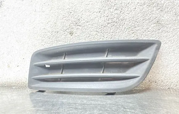 Volvo V50 Front bumper lower grill 30779102