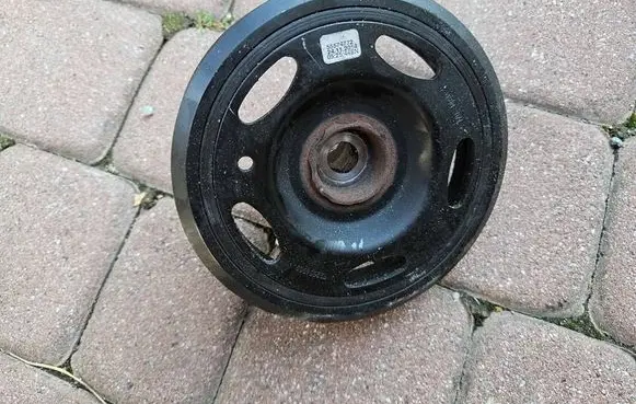 Opel Mokka Crankshaft pulley 55574772