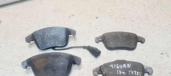 Volkswagen Tiguan Brake pads (front) 5N0698151