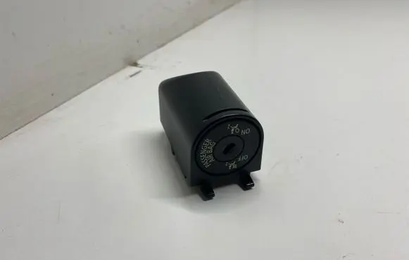 Passenger airbag on/off switch