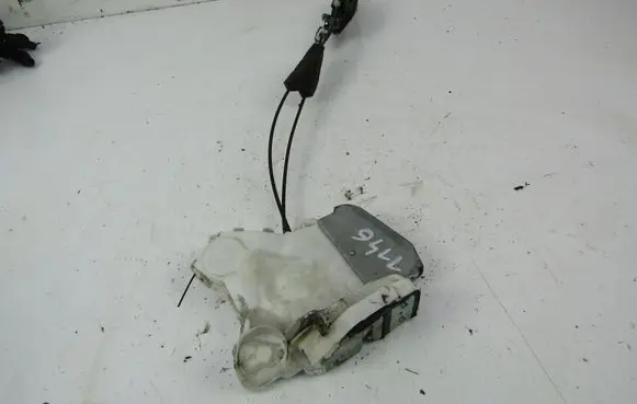 Honda CR-V Front door lock 72151SWAE1