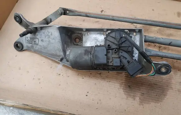 Renault Modus Front wiper linkage and motor 0390241777