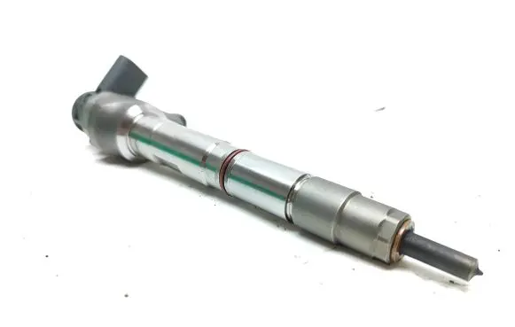 Audi A4 S4 B8 8K Fuel injector 04L130277AD