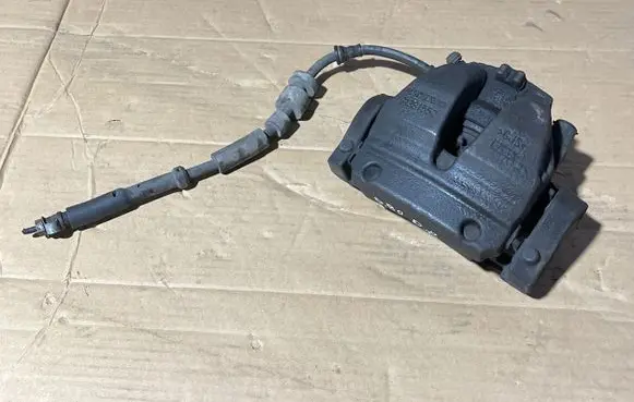 Volvo S90, V90 Front brake caliper 31381552