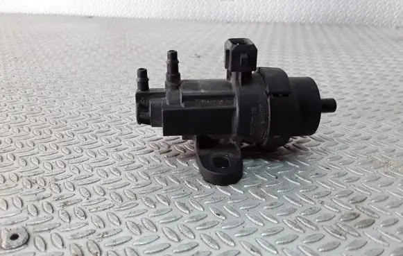Ford Focus Turbo solenoid valve 98AB9E882
