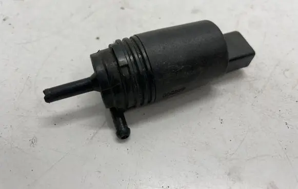 BMW 1 F20 F21 Windscreen/windshield washer pump 8377612