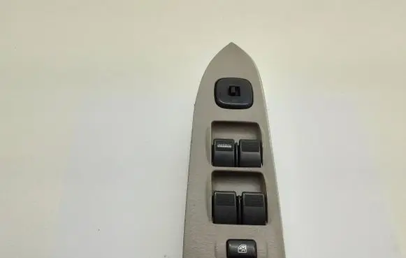 Mazda Premacy Electric window control switch CB0866350A C8HD135 1390D4
