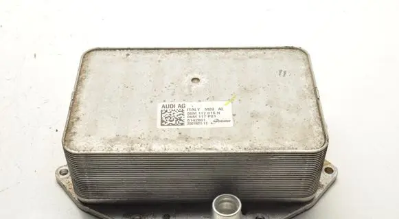 Porsche Macan (95B) Engine oil radiator 06M117015N