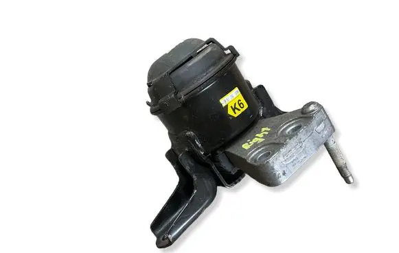 Toyota Yaris Engine mount bracket 