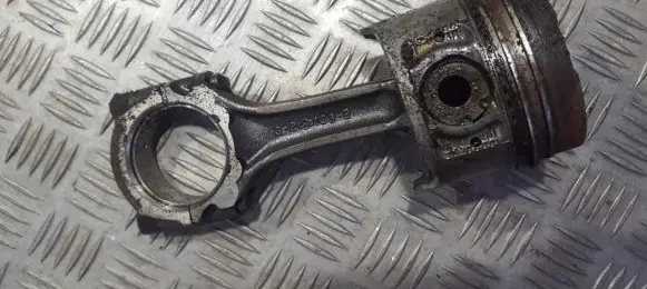 Nissan Almera Piston with connecting rod