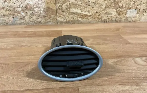 Ford Focus Dash center air vent grill 4M51A014L21BC JM51A014L21AD