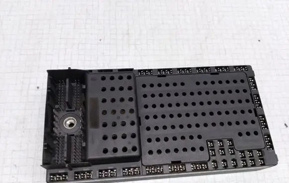 Volvo V70 Fuse module 8645729 8688153