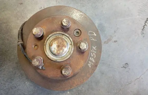 Front wheel hub spindle knuckle