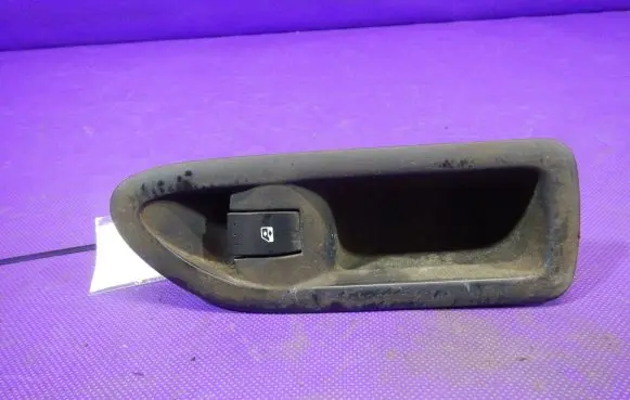 Renault Laguna II Quarter vent window switch 