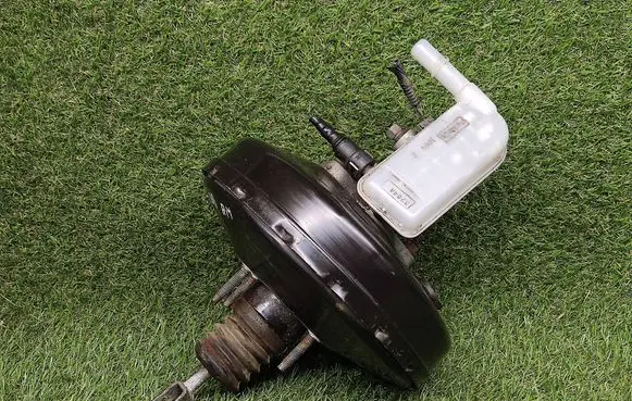 Ford Fiesta Brake booster AE812B195AE 014084A 02048140561518