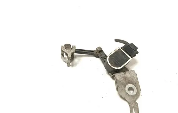 Mercedes-Benz C W205 Air suspension front height level sensor A0009053704