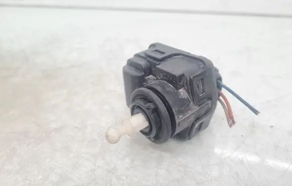 Headlight level adjustment motor