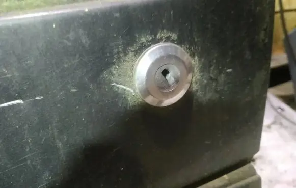 Peugeot 405 Front door lock (next to the handle) 