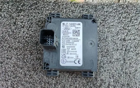 Ford Escape IV Blind spot module ML3T14H031AK