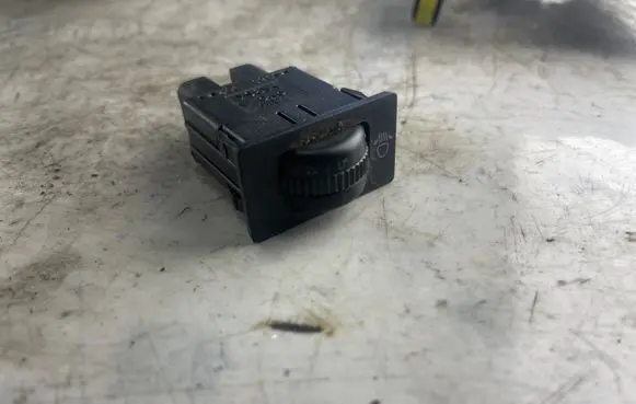 Toyota Corolla Verso E121 Headlight level height control switch