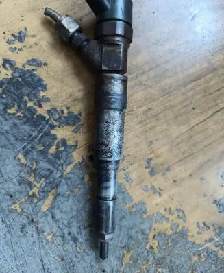 BMW 5 E39 Fuel injector 7785984 0445110047