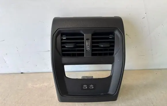 BMW 4 G22 G23 G24 G26 Rear air vent grill 6806816