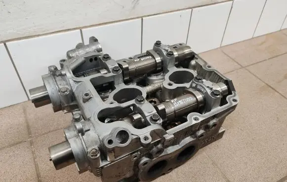 Subaru Legacy Engine head 