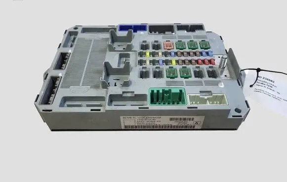 Jaguar XF X250 Fuse module DX2314D628AG 7370071940 717391680