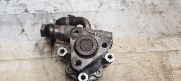 Volkswagen PASSAT B5.5 Power steering pump 8D0145177Q