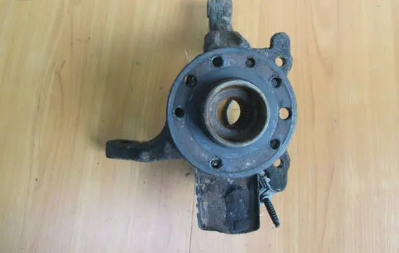 Opel Zafira B Front wheel hub spindle knuckle