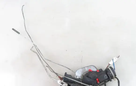 Suzuki Grand Vitara I Front door lock