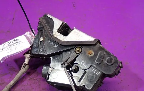 BMW 3 E46 Front door lock 