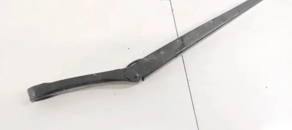 Volkswagen PASSAT B6 Front wiper blade arm 3C1955410B